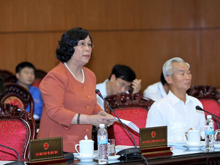 Bộ trưởng Bộ Lao động, Thương binh và Xã hội Phạm Thị Hải Chuyền phát biểu ý kiến.